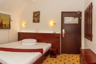 Гостевой дом Hotel Piatra Soimului Синая Двухместный номер с 1 кроватью или 2 отдельными кроватями-16